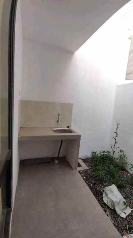 rumah strategis poros jalan raya provinsi pakis malang