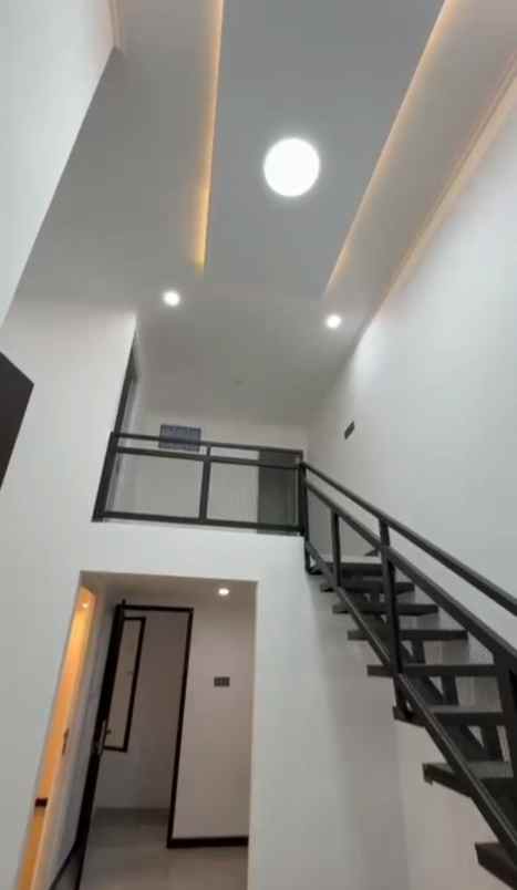rumah surabaya timur dekat kampus upn