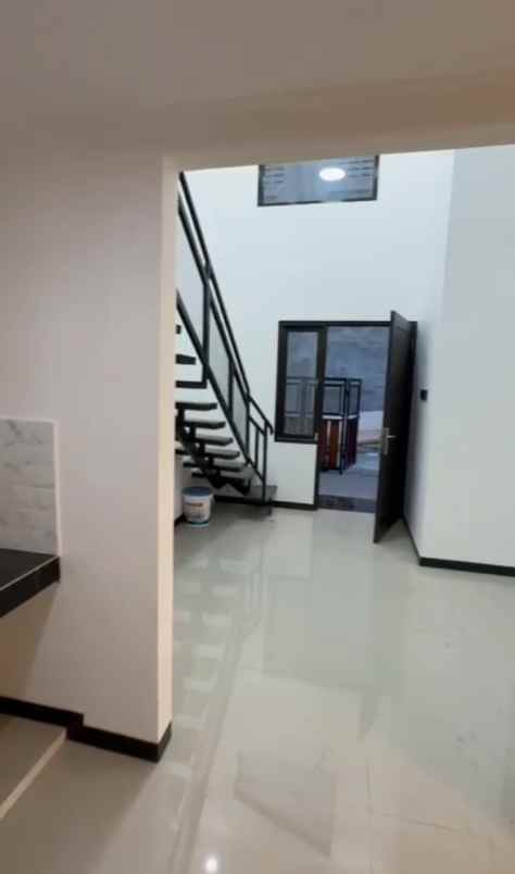 rumah surabaya timur dekat kampus upn