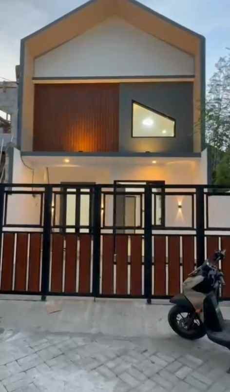 rumah surabaya timur dekat kampus upn