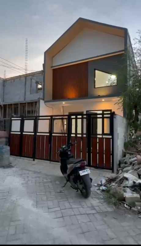 rumah surabaya timur dekat kampus upn