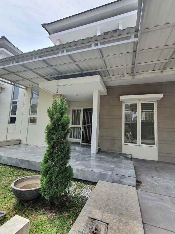 rumah suvarna sutera tangerang