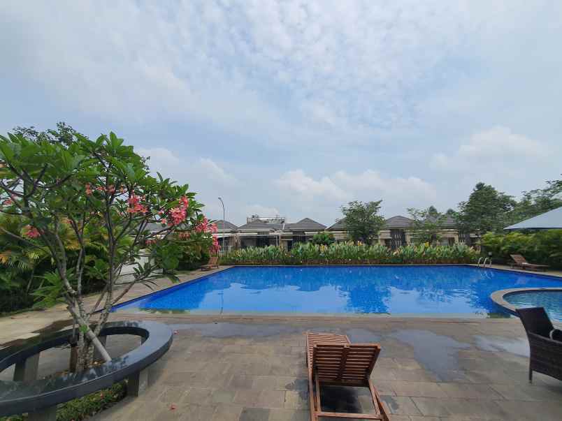 rumah suvarna sutera tangerang