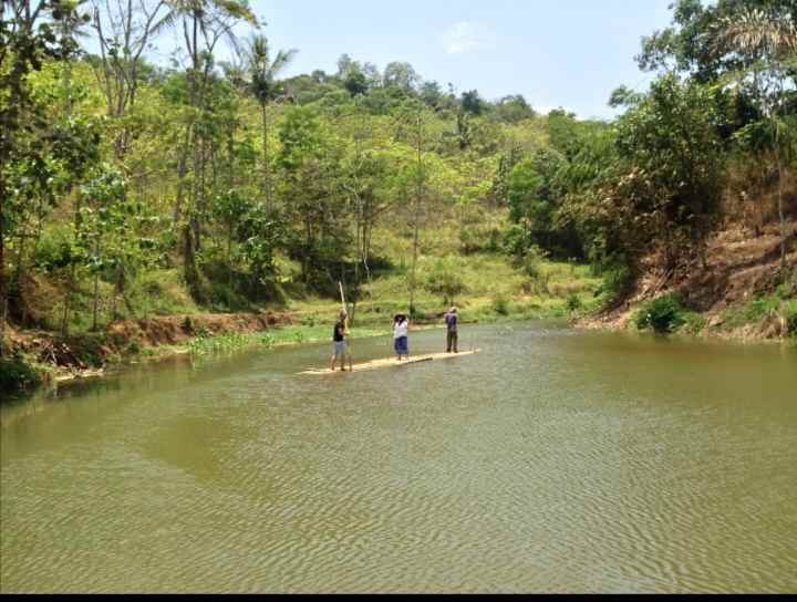 tanah dapat air terjun dan danau akses wisata subang
