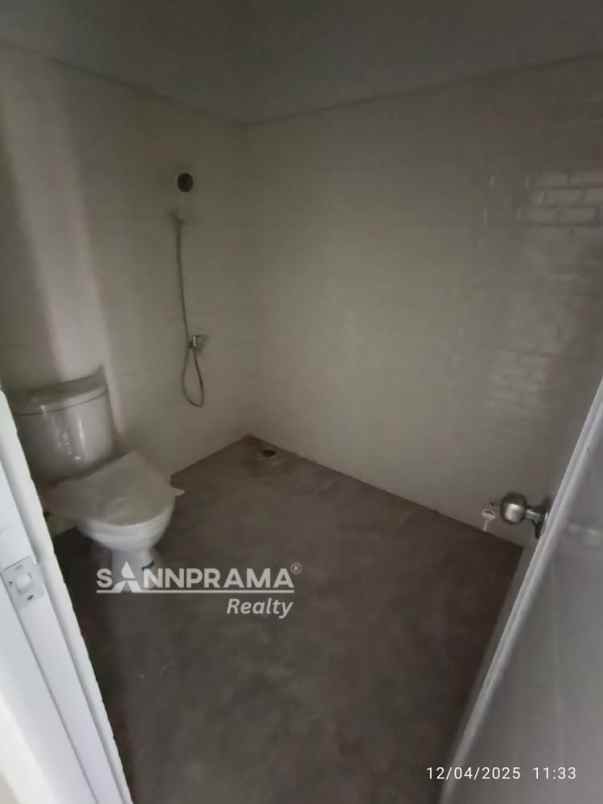 termurah di jaktim 2 lantai hanya 300 jutaan