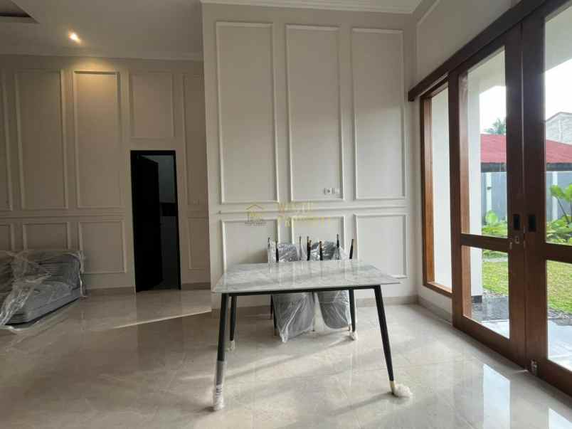 villa design klasik tanah luas di jalan besi jangkang