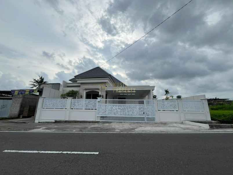 villa design klasik tanah luas di jalan besi jangkang