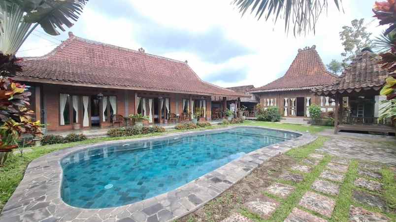 villa joglo dekat ring road maguwoharjo sleman