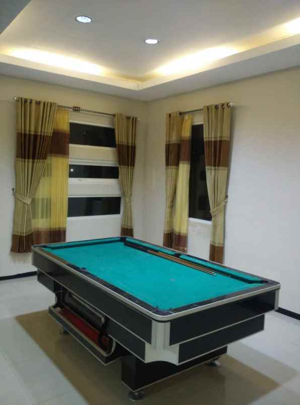 villa mewah 4 lantai di kusuma pinus kota batu