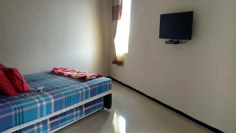 villa mewah 4 lantai di kusuma pinus kota batu