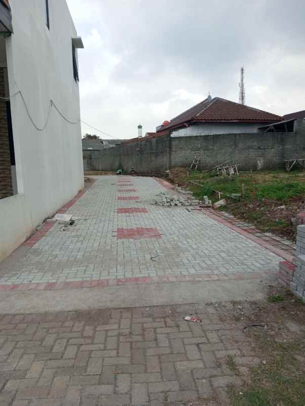 ahzavi rumah 2 lantai dekat gt jatiwarna