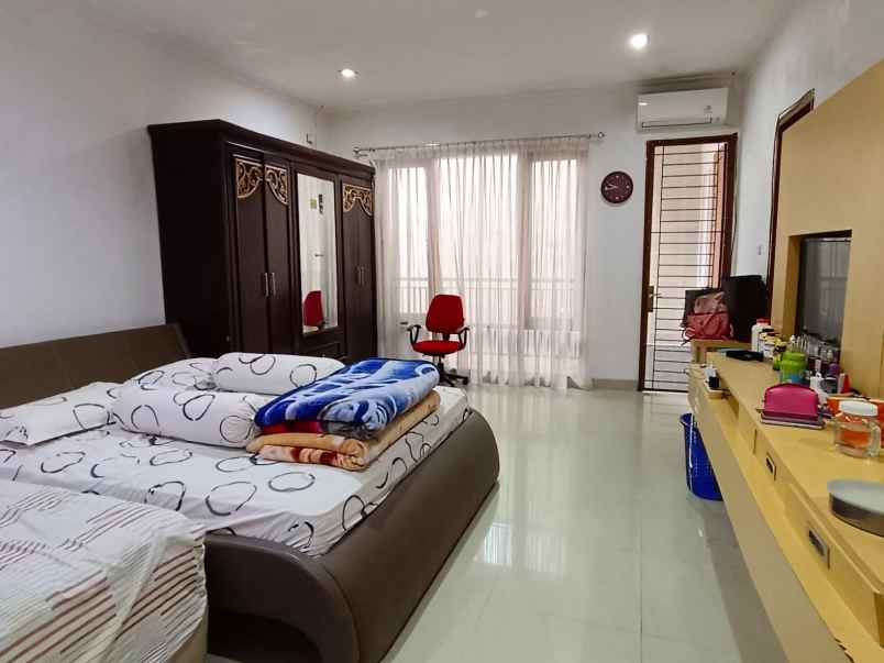 dijual cepat rumah di palmerah jakarta barat jakarta