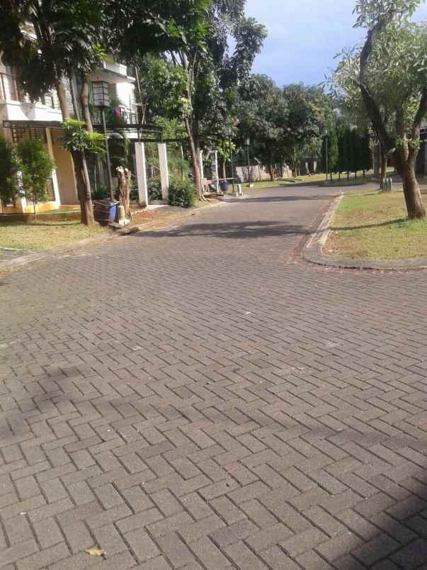 dijual cepat rumah raffles hadap taman