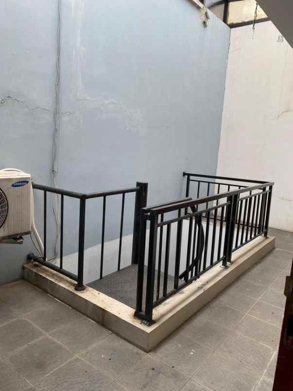 dijual cepat rumah raffles hadap taman