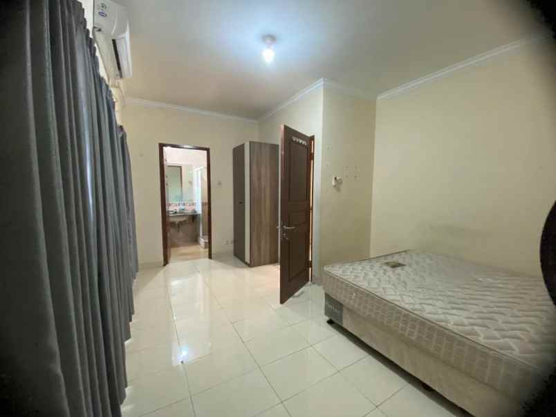 dijual cepat rumah raffles hadap taman