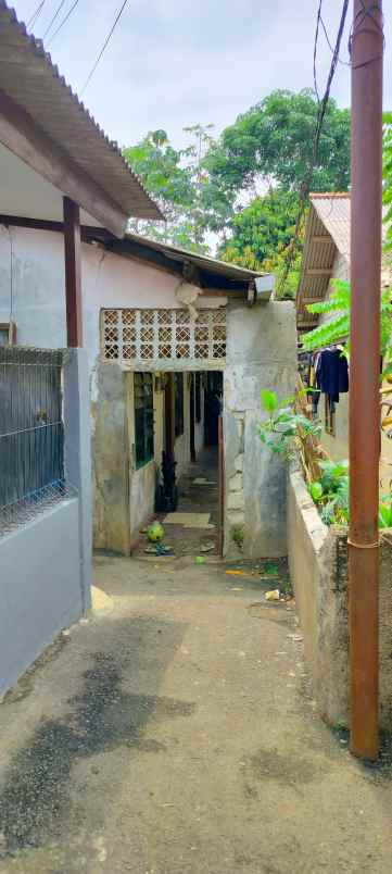dijual kost jl kedung buni belakang