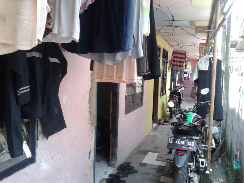 dijual kost jl kedung buni belakang