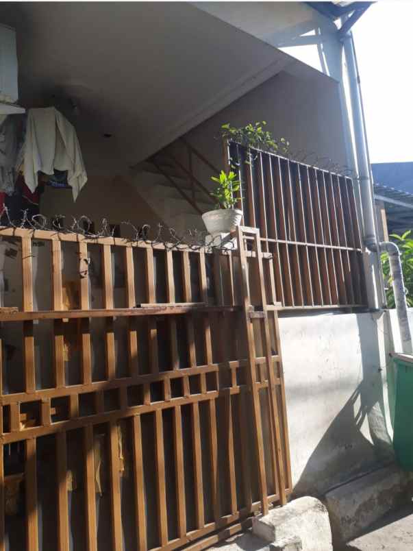 dijual kost jl nanas gang flamboyan
