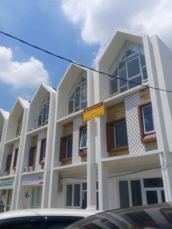 dijual rukan 3 lantai di pekanbaru