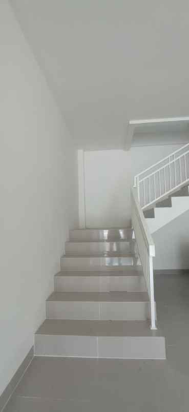 dijual ruko gudang kantor kebalen babelan