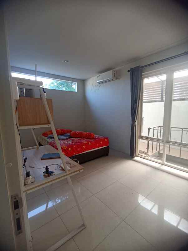 dijual rumah amarilis