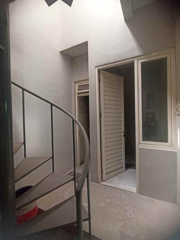 dijual rumah amarilis