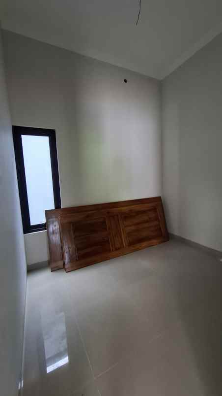 dijual rumah american classic di banyumanik semarang