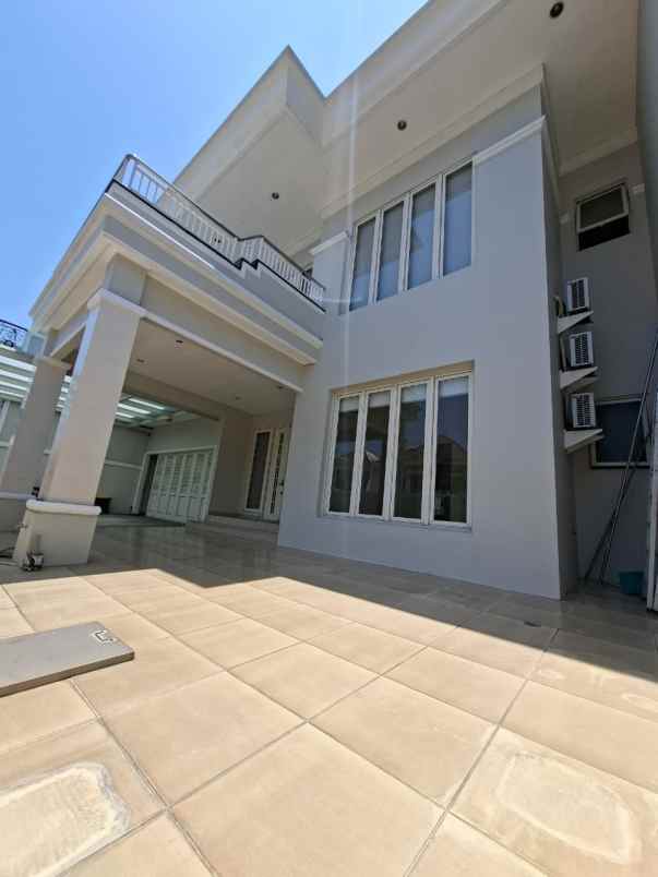 dijual rumah araya