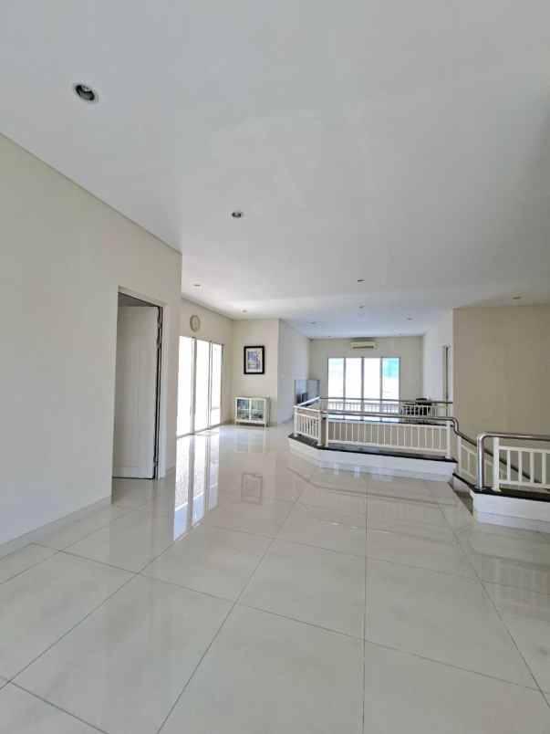 dijual rumah araya