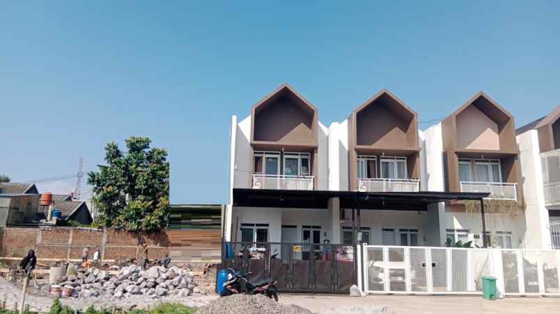 dijual rumah arcamanik