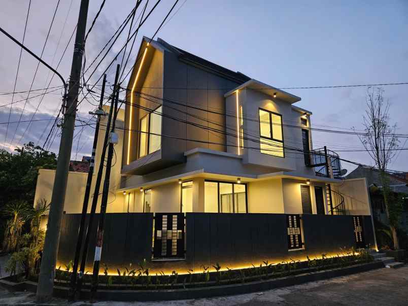 dijual rumah babatan pantai