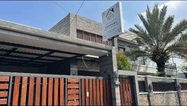 dijual rumah bagus 2 lantai hook lokasi bandung