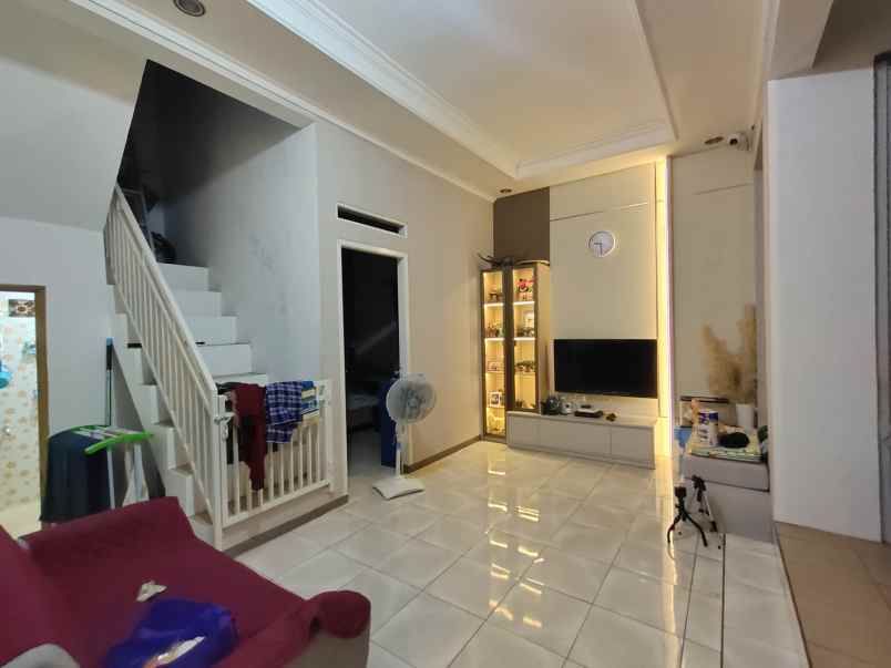 dijual rumah bambu apus