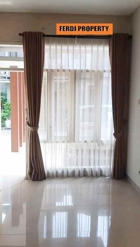 dijual rumah bambu apus jakarta timur