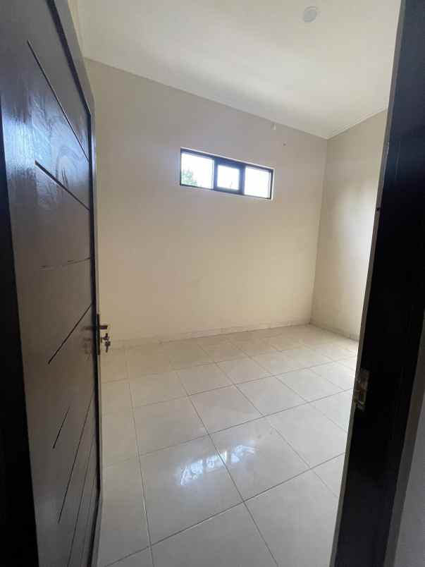 dijual rumah barat unisa