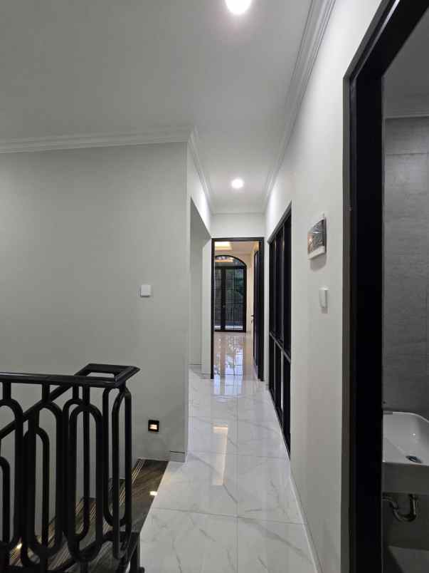 dijual rumah billymoon pondok kelapa