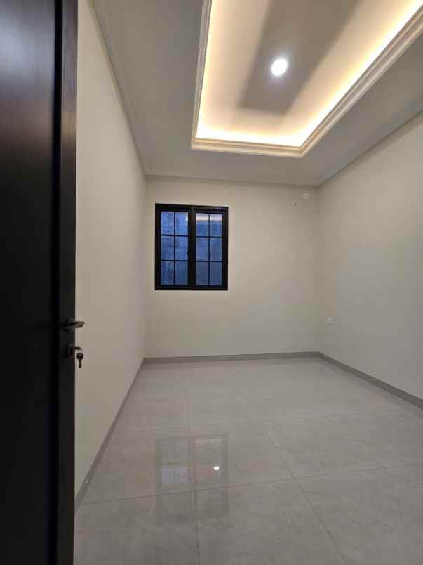 dijual rumah billymoon pondok kelapa