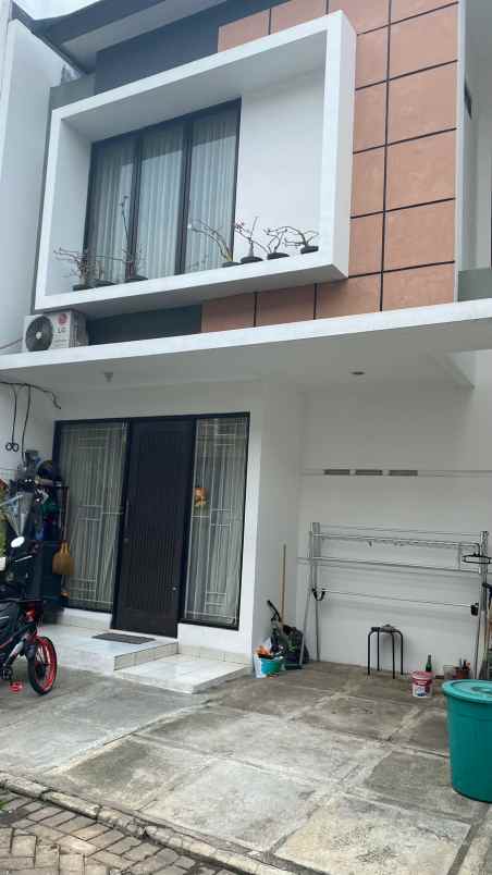 Oper Kredit Murah Rumah 2 Lantai Di Samping Bintaro Selatan Jakarta