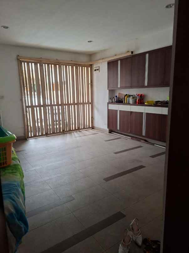 dijual rumah boulevard