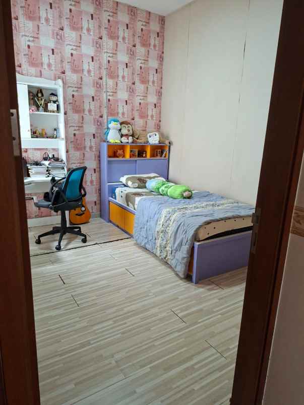 dijual rumah boulevard