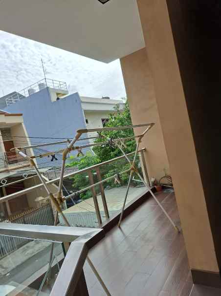 dijual rumah boulevard