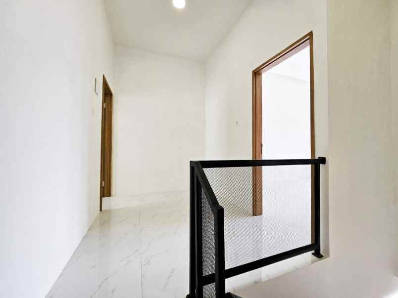 dijual rumah boulevard hijau kota