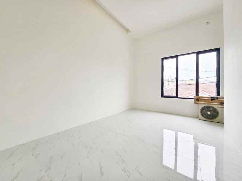 dijual rumah boulevard hijau kota