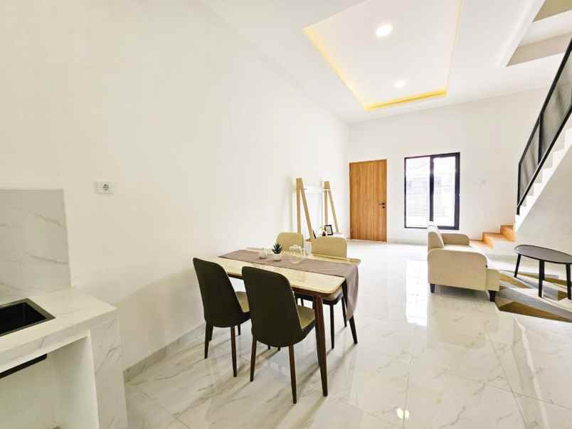 dijual rumah boulevard hijau kota