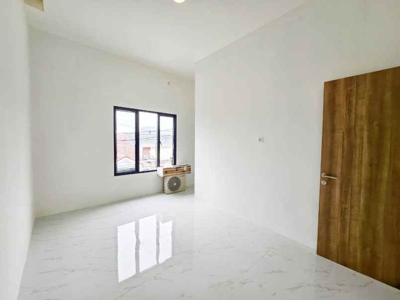 dijual rumah boulevard hijau kota