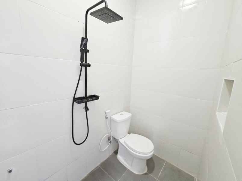 dijual rumah boulevard hijau kota