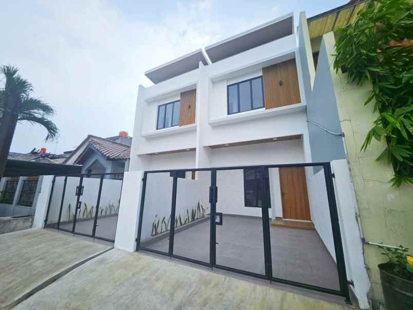 dijual rumah boulevard hijau kota