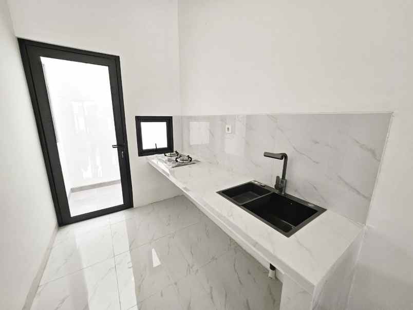 dijual rumah boulevard hijau kota