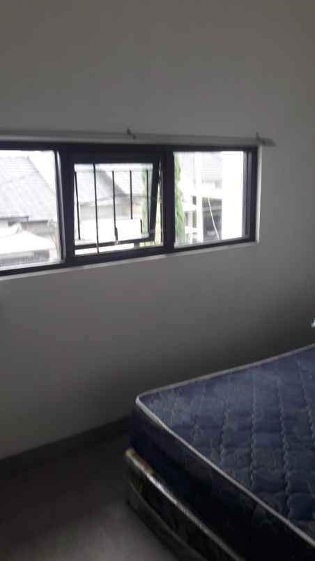 dijual rumah cihanjuang bawah