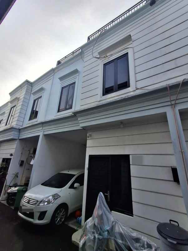 dijual rumah cipedak jagakarsa